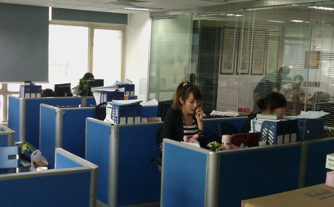 实木家具与板木家具生产工艺对比：全屋整家定制选材技术解析