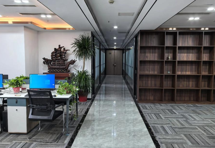 实木家具与板木家具的工艺差异及全屋定制选型建议